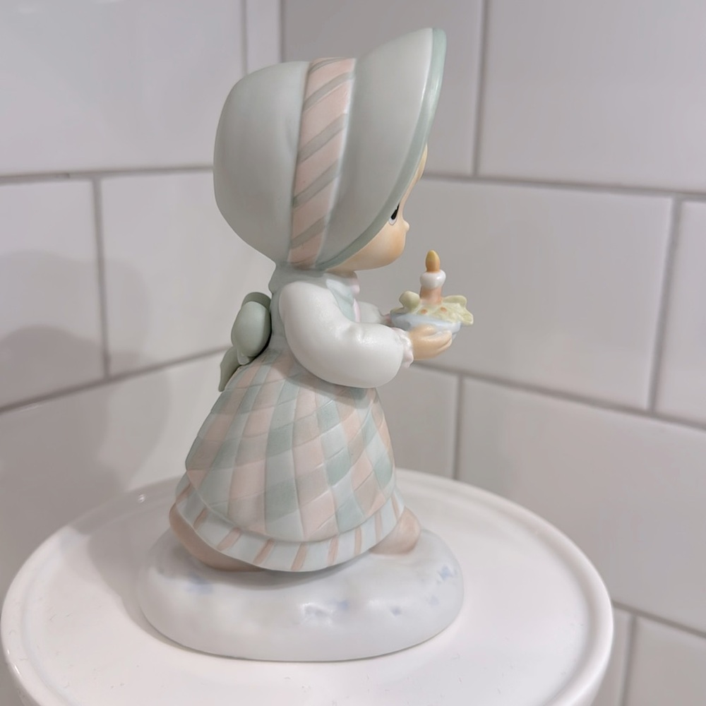 Precious Moments Figurine | Vintage 1988 | “December” | Girl with Candle - Picture 4 of 10